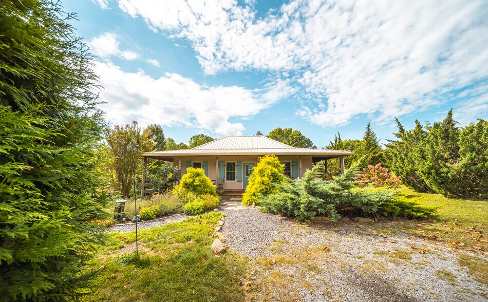 More Photos Of 295 Panthers Den Rd, Makanda Hotel For Sale