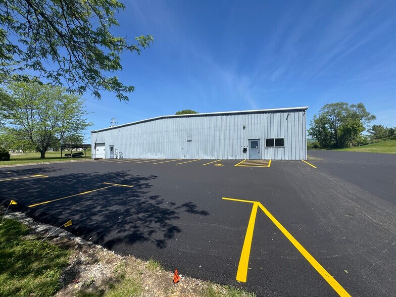 More Photos Of 848 E Commercial Ave, Whitewater Manufacturing For Lease