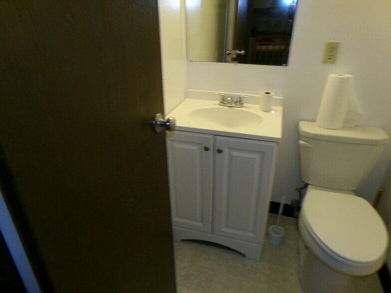 More Photos Of 4021 W Michigan Ave, Lansing Office For Sale