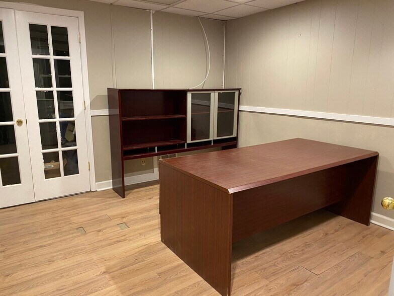 More Photos Of 649 Childs St, Wheaton Warehouse For Lease