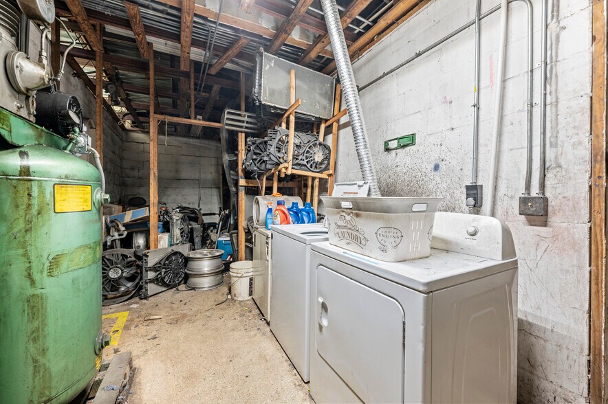 More Photos Of 628 King St, Cocoa Auto Dealership For Sale