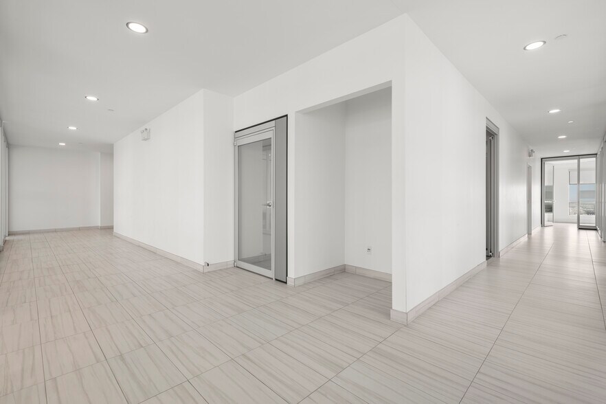 More Photos Of 3737 Boul Cremazie E, Montréal Office For Lease