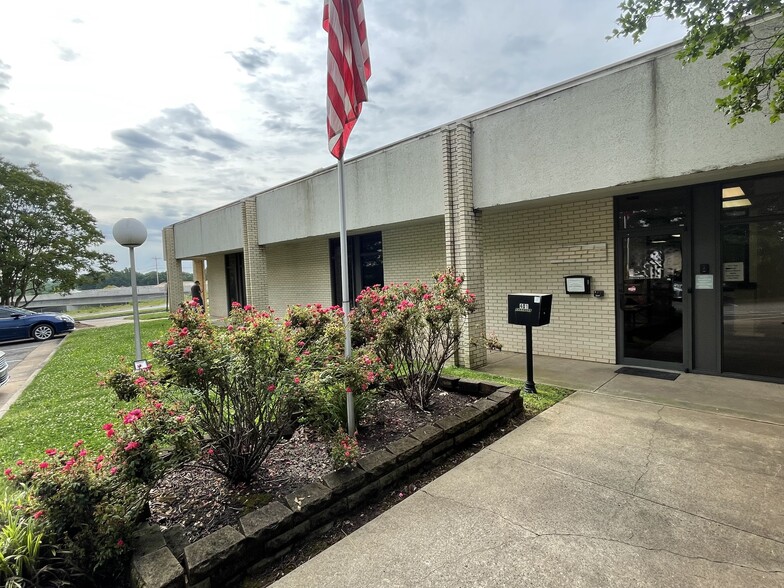 Primary Photo Of 1835 Davie Ave, Statesville Medical For Sale