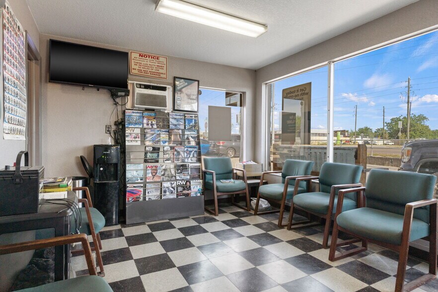 More Photos Of 6826 Ridge Rd, Port Richey Auto Repair For Sale