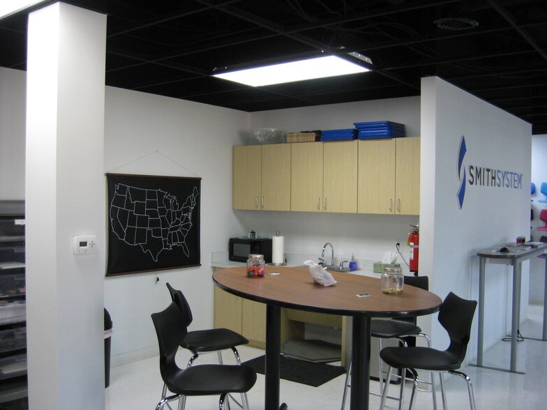 More Photos Of 910 10th St, Plano Warehouse For Sale