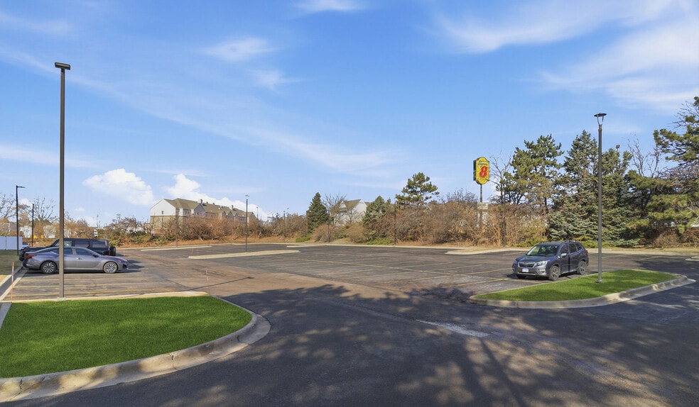 More Photos Of 7676 East State St, Rockford Hotel For Sale