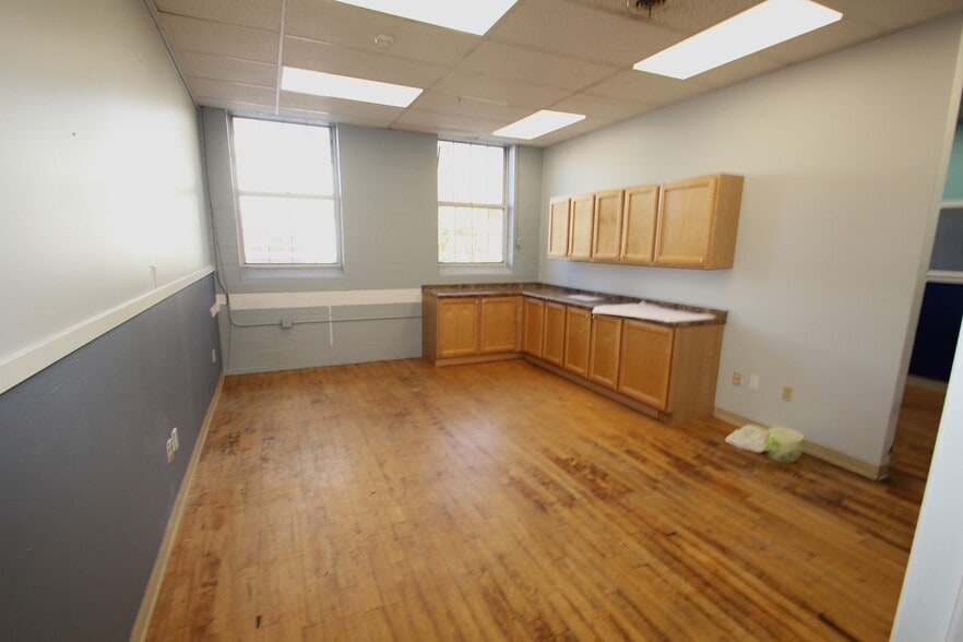 More Photos Of 35 Water St, Amesbury Research And Development For Lease