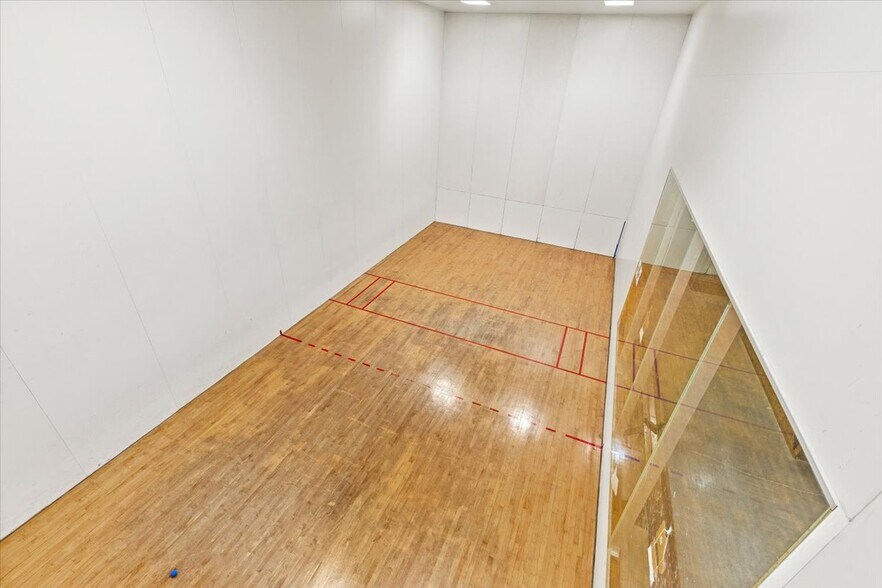 More Photos Of 309 E Springbrook Dr, Johnson City Flex For Lease