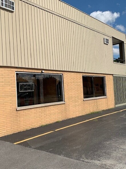 More Photos Of 2513 Ridge Rd, Lansing Storefront Retail Residential For Sale