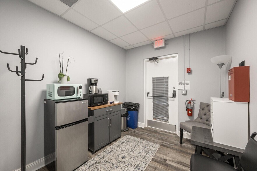 More Photos Of 524 Eaton St, Key West Loft Creative Space For Lease