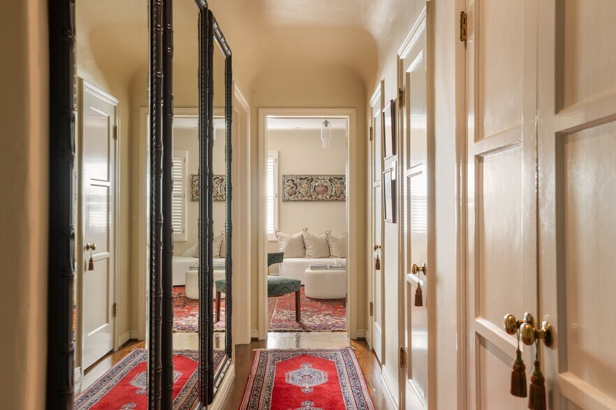 More Photos Of 367 N Orange Dr, Los Angeles Apartments For Sale