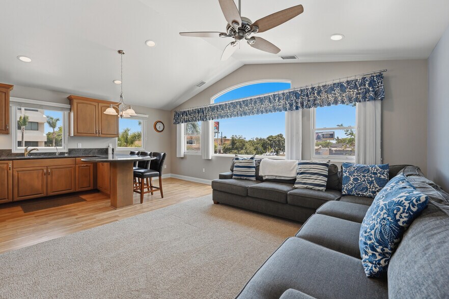 More Photos Of 4652 Cass St, San Diego Office Residential For Sale