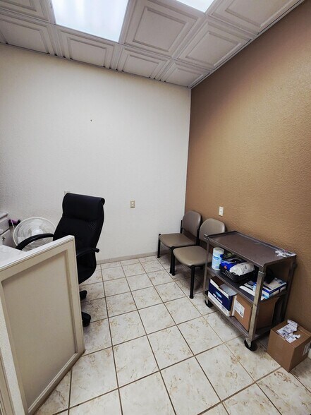 More Photos Of 1111 Worth St, Hemphill Office For Sale