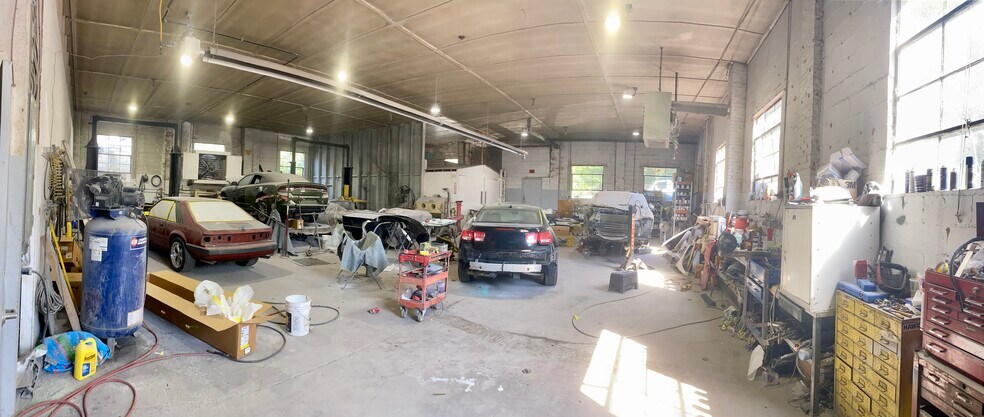 More Photos Of 127 Thompson St, Pittsboro Auto Repair For Lease
