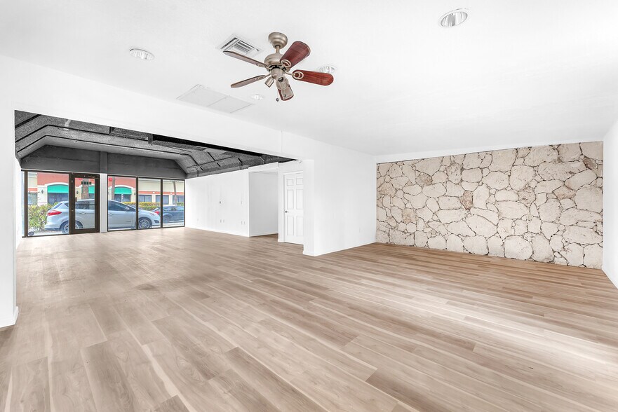 More Photos Of 1420-1422 NE 163rd St, North Miami Beach General Retail For Sale