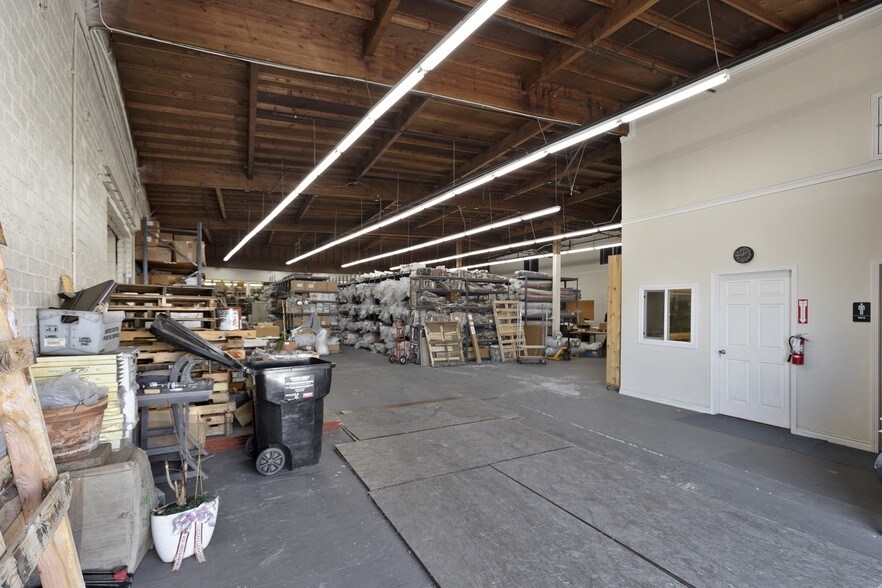 More Photos Of 1668-1680 E 40th St, Los Angeles Manufacturing For Sale