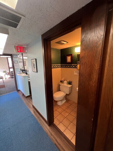 More Photos Of 1012 W Fairchild St, Danville Office For Sale