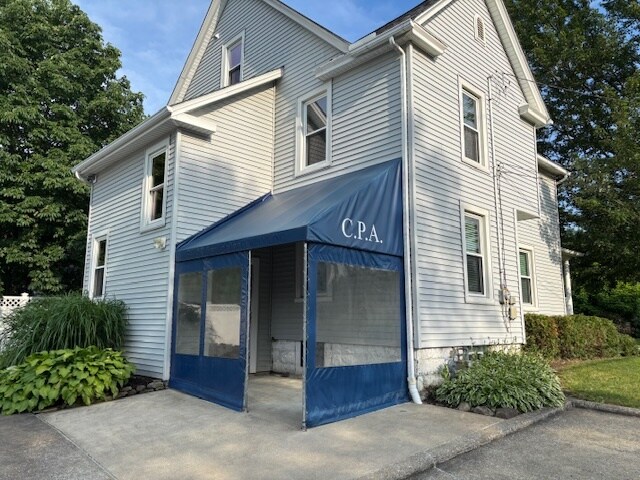More Photos Of 150 Court St, Chardon Office Residential For Lease