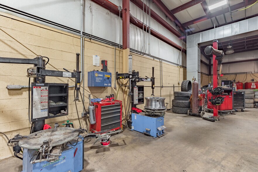 More Photos Of 111 N 12th St, West Columbia General Retail For Sale