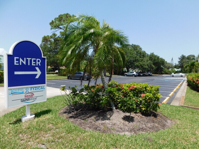 More Photos Of 21 Suntree Pl, Melbourne Medical For Lease