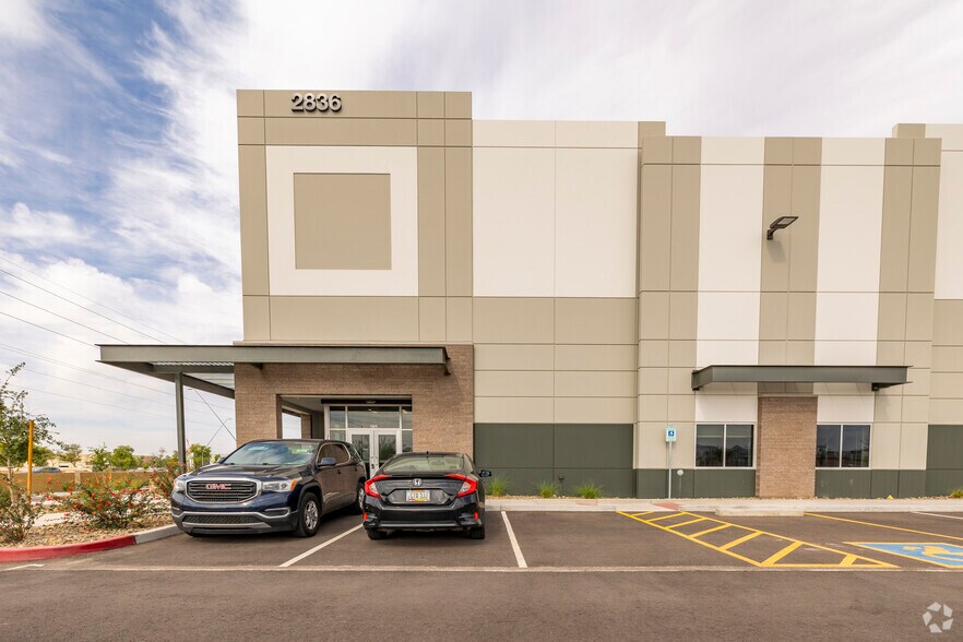 More Photos Of 2836 N Greenfield Rd, Mesa Warehouse For Lease