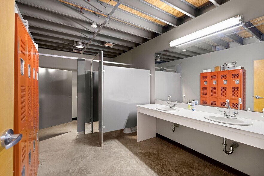 More Photos Of 115 Willow Ave, Somerville Manufacturing For Sale