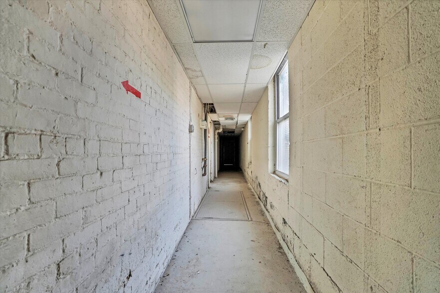 More Photos Of 24 John St, Middletown Office Residential For Sale