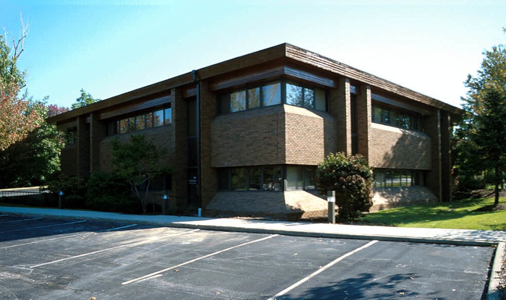 More Photos Of 21825 Chagrin Blvd, Beachwood Office For Lease
