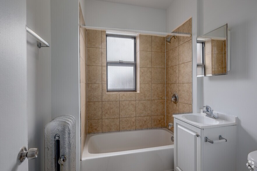 More Photos Of 330 N Pine Ave, Chicago Apartments For Sale