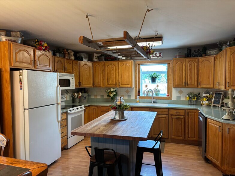 More Photos Of 7332 S M-37, Baldwin Hotel For Sale