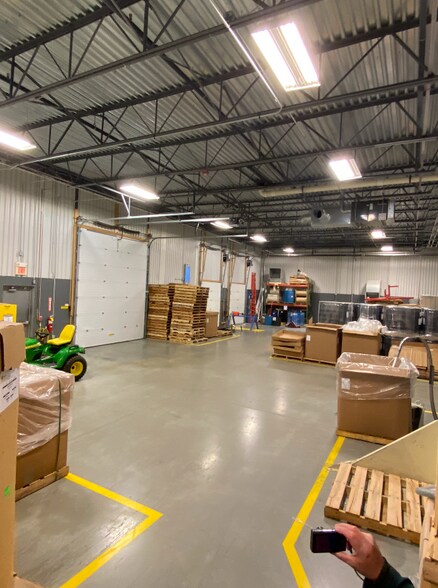 More Photos Of 11 Fireslate Pl, Lewiston Warehouse For Lease