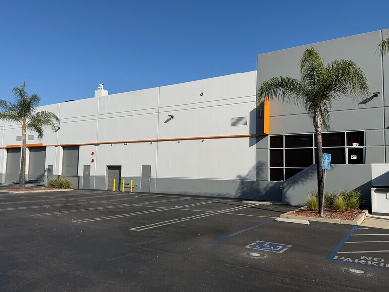 Primary Photo Of 3368-3370 N San Fernando Rd, Los Angeles Service For Lease