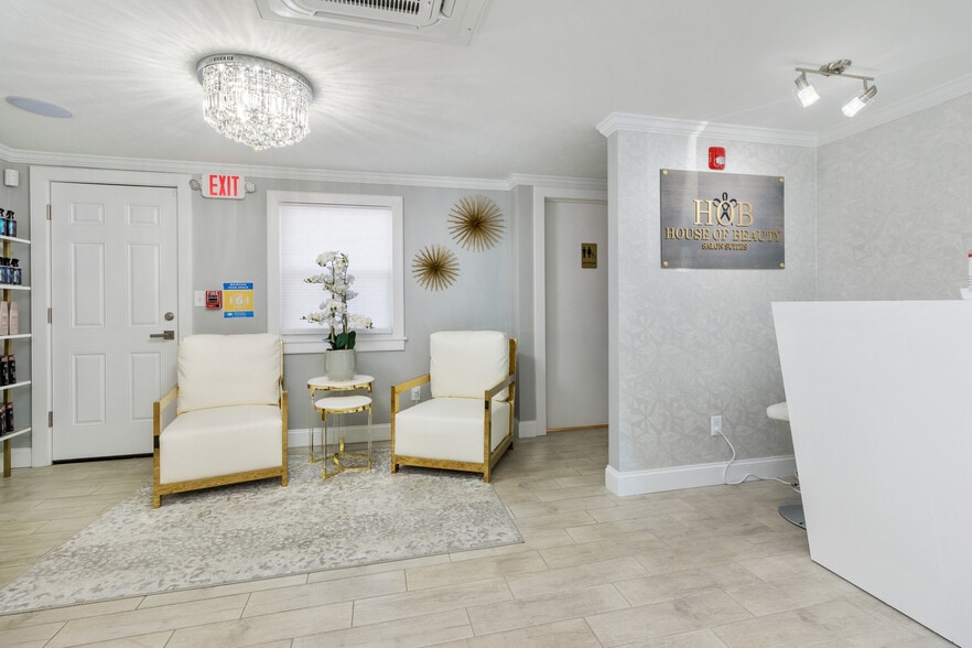 More Photos Of 712 Main St, Hyannis Storefront Retail Office For Sale