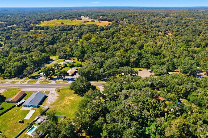 More Photos Of 2339 N Country Road 470, Lake Panasoffkee Office For Sale