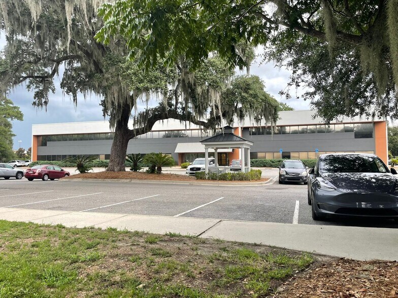 More Photos Of 400 Mall Blvd, Savannah Unknown For Lease