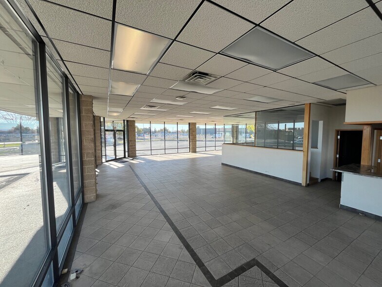 More Photos Of 3305 W Marie St, Pasco Auto Dealership For Sale