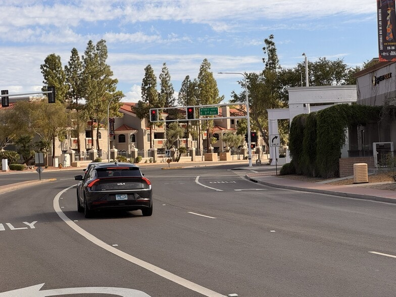 More Photos Of 4260 N Drinkwater Blvd, Scottsdale Freestanding For Lease
