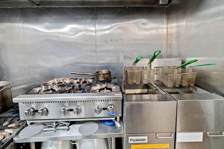 More Photos Of 1627 E Passyunk Ave, Philadelphia Storefront Retail Residential For Sale