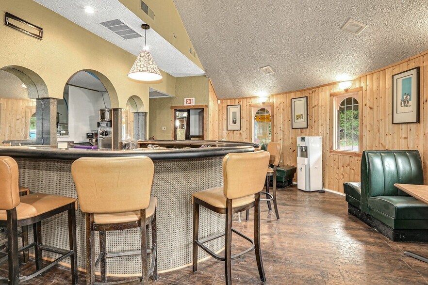 More Photos Of 44618 State Route 20, Concrete Hotel For Sale