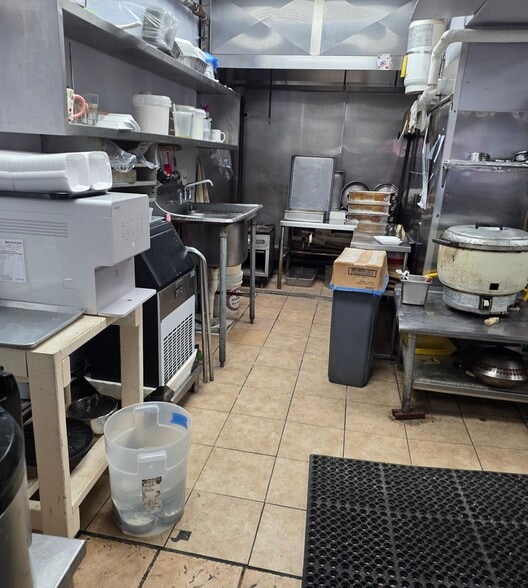 More Photos Of 7311 Little River Tpke, Annandale Storefront For Sale