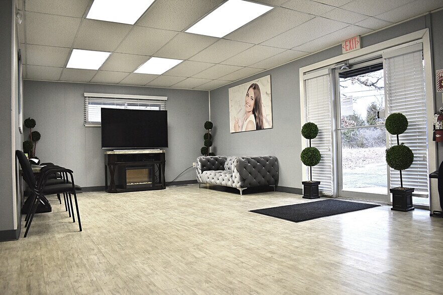 More Photos Of 1333 W Outer 21 Rd, Arnold Medical For Sale