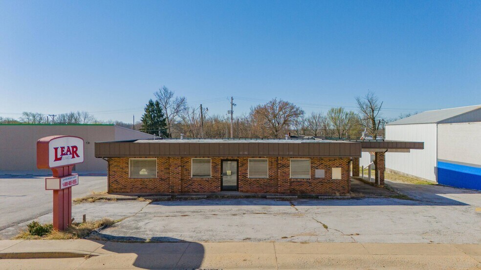 More Photos Of 104 E Tilden St, Humansville Bank For Sale