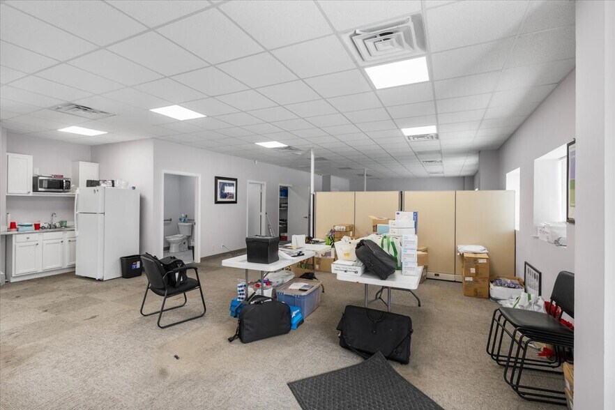 More Photos Of 9846 State Highway 31 E, Tyler Medical For Sale