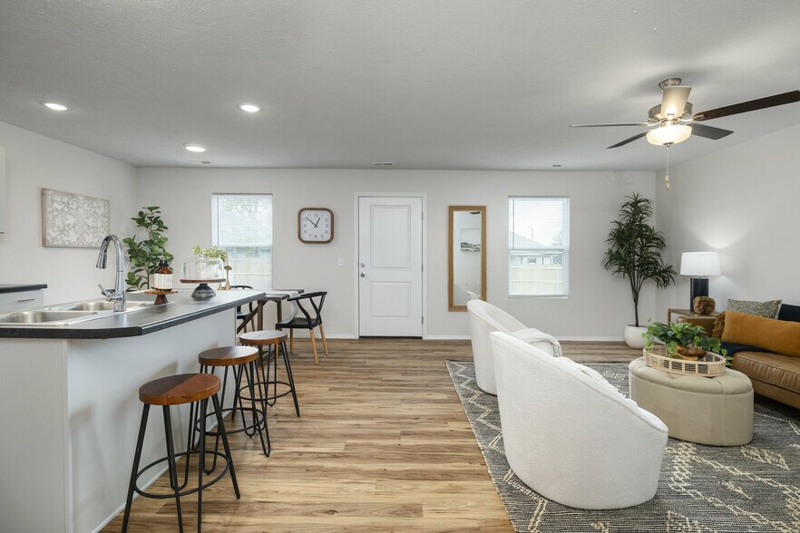 More Photos Of 1234 S Choctaw Rd, Republic Apartments For Sale