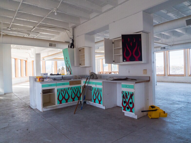 More Photos Of 1400-1404 Gratiot Ave, Detroit Office For Sale