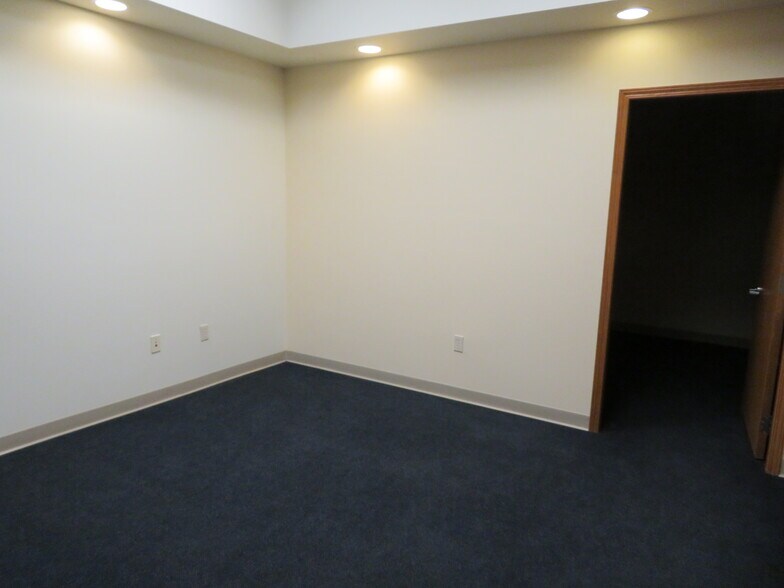 More Photos Of 311 S Nevada Ave, Colorado Springs General Retail For Sale