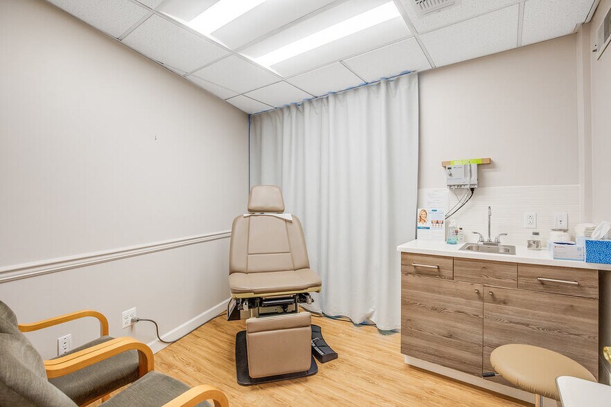 More Photos Of 181 Main St, Huntington Medical For Lease