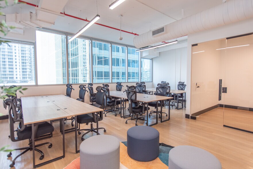 More Photos Of 1100 Brickell Bay Dr, Miami Office For Lease