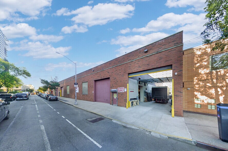 More Photos Of 495 Walton Ave, Bronx Warehouse For Lease