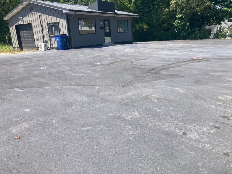 More Photos Of 520 Kitchell Ave, Saint Clair Auto Dealership For Sale